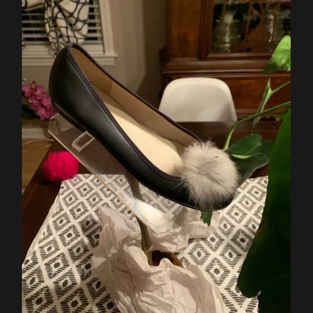 Elegant Black Women's Flats with Faux Fur Pom